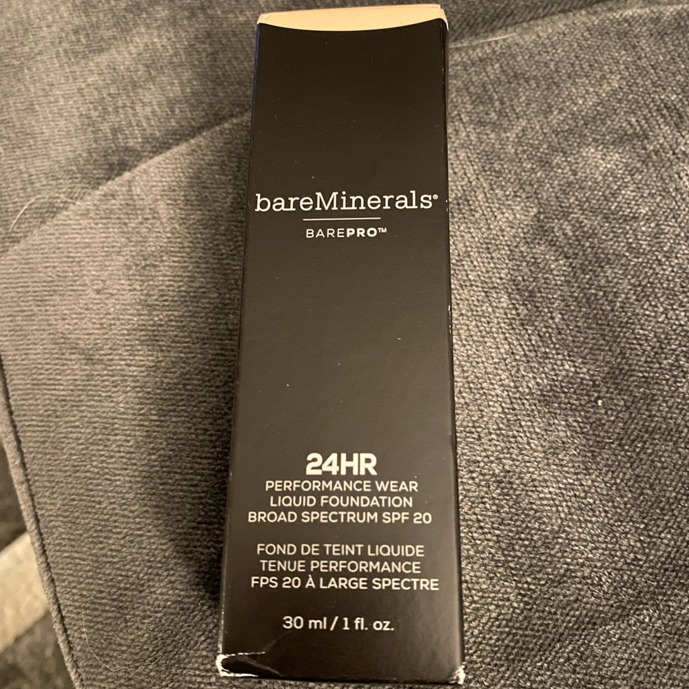 bareMinerals BAREPro 24hr Foundation in Ivory 02